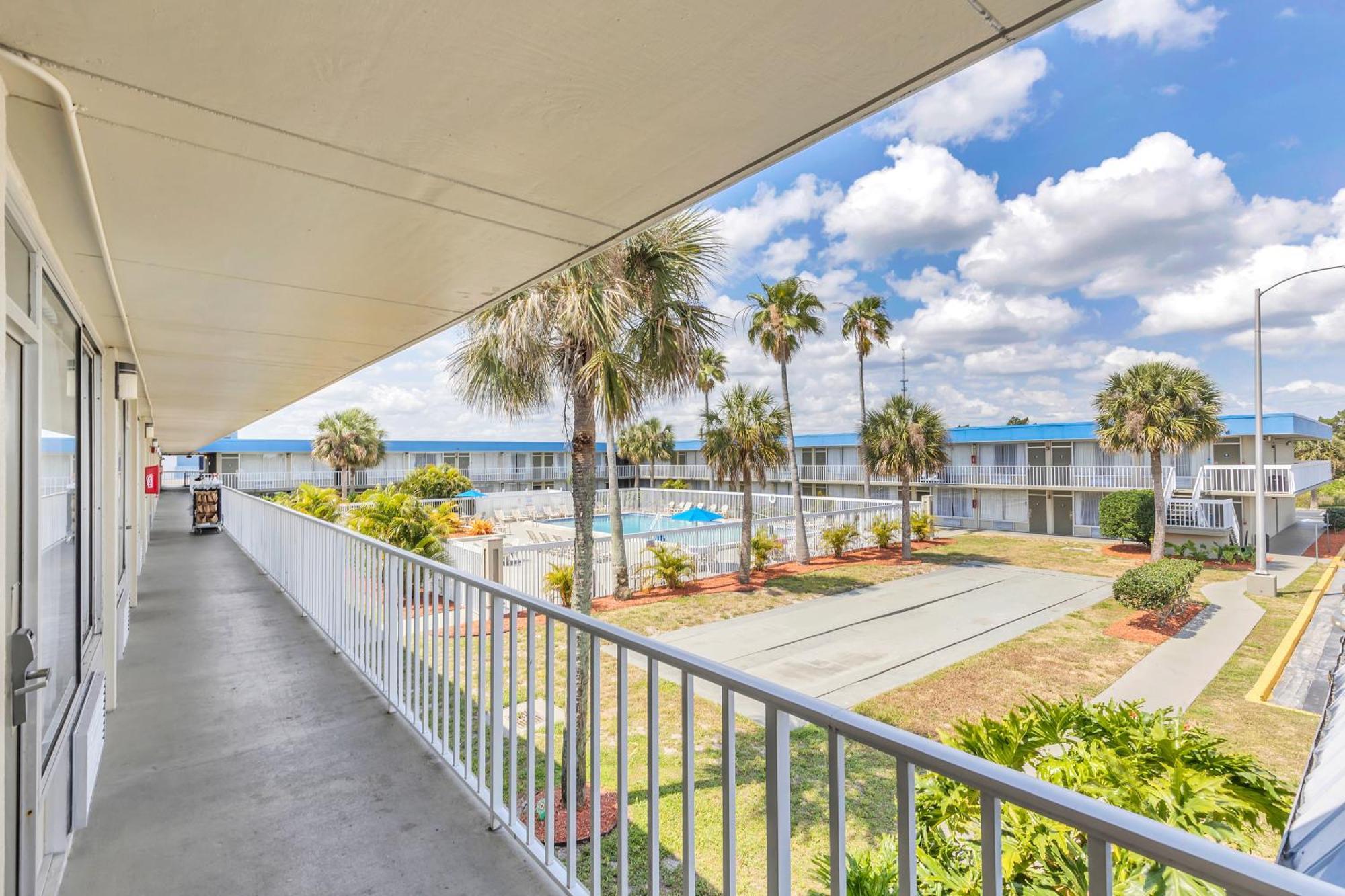 Days Inn By Wyndham Titusville Kennedy Space Center Exterior foto