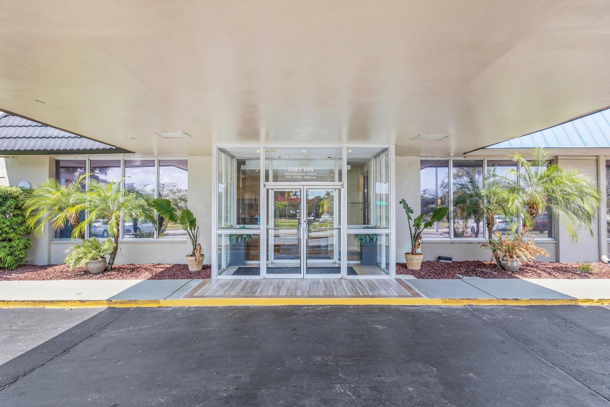 Days Inn By Wyndham Titusville Kennedy Space Center Exterior foto